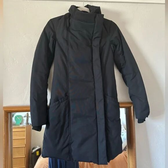 NWT Aritzia Babaton Bowerman Black Asymmetrical Zip Down Puffer Jacket Coat XS 0 - Picture 3 of 14